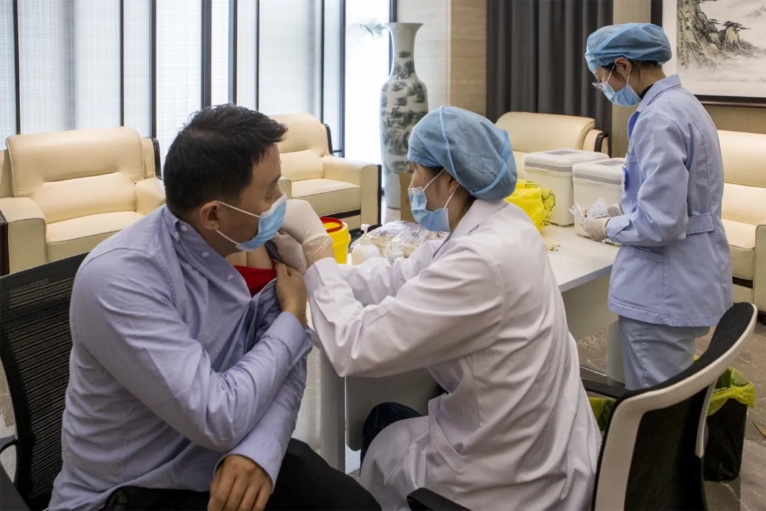 疫苗接種進企業(yè)，貼心服務(wù)暖人心